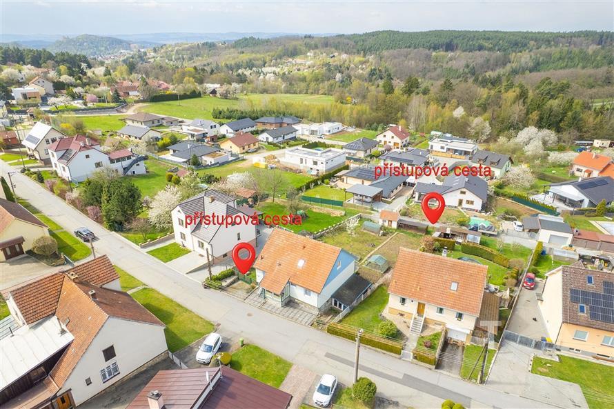 přístupová cesta.jpg